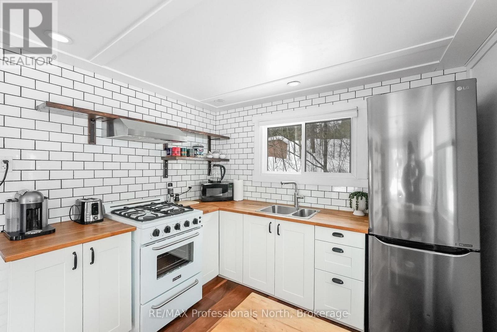 1044 Shanahan Trail, Minden Hills, Ontario  K0M 2K0 - Photo 13 - X12812350