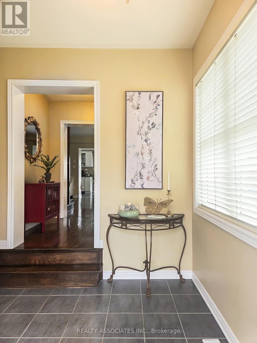 19 Bearings Avenue, Whitchurch-Stouffville, Ontario  L4A 0W6 - Photo 3 - N13042284