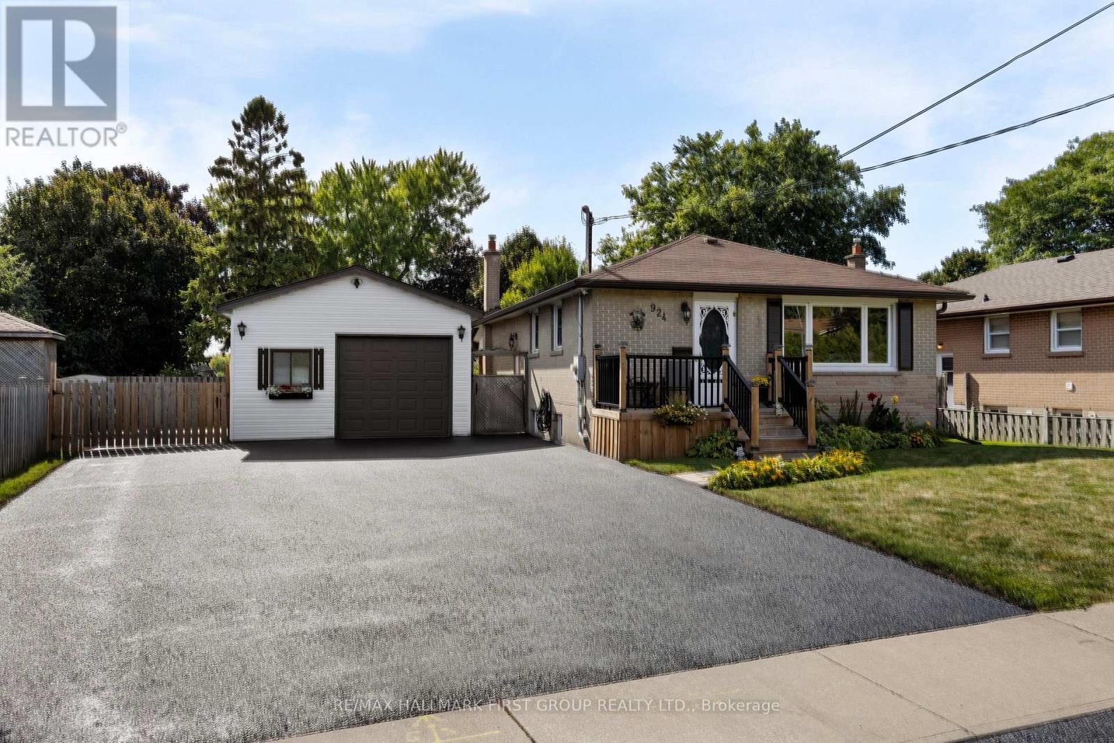 924 Mccullough Drive, Whitby, Ontario  L1N 1C6 - Photo 4 - E12853050