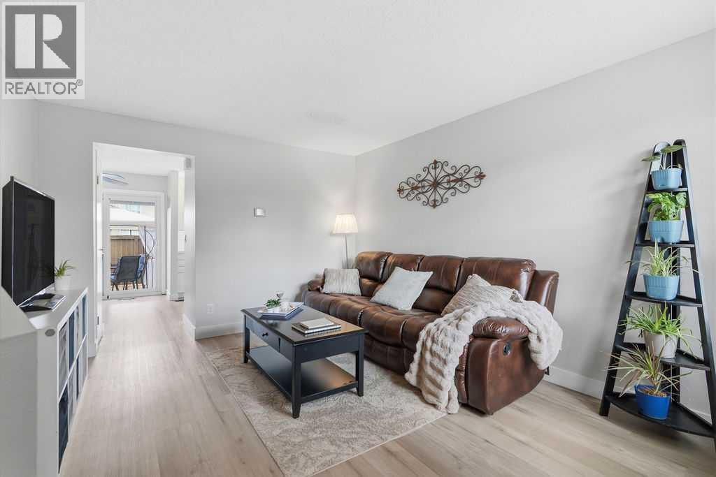 102, 123 Queensland Drive SE, Calgary, Alberta  T2J 5J4 - Photo 4 - A2303898