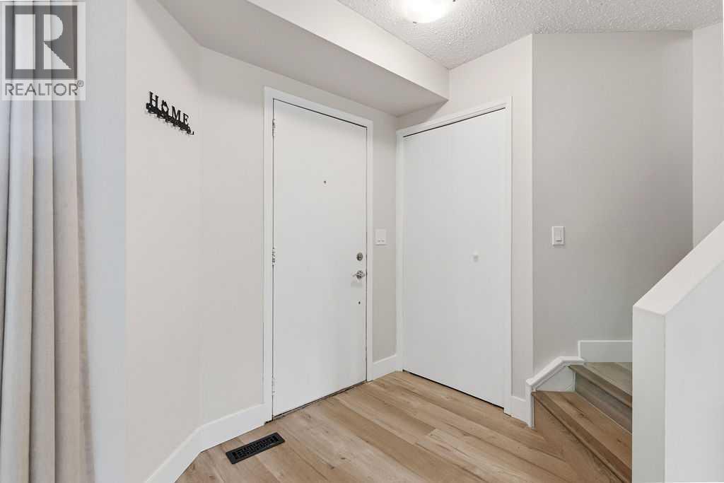 102, 123 Queensland Drive SE, Calgary, Alberta  T2J 5J4 - Photo 3 - A2303898