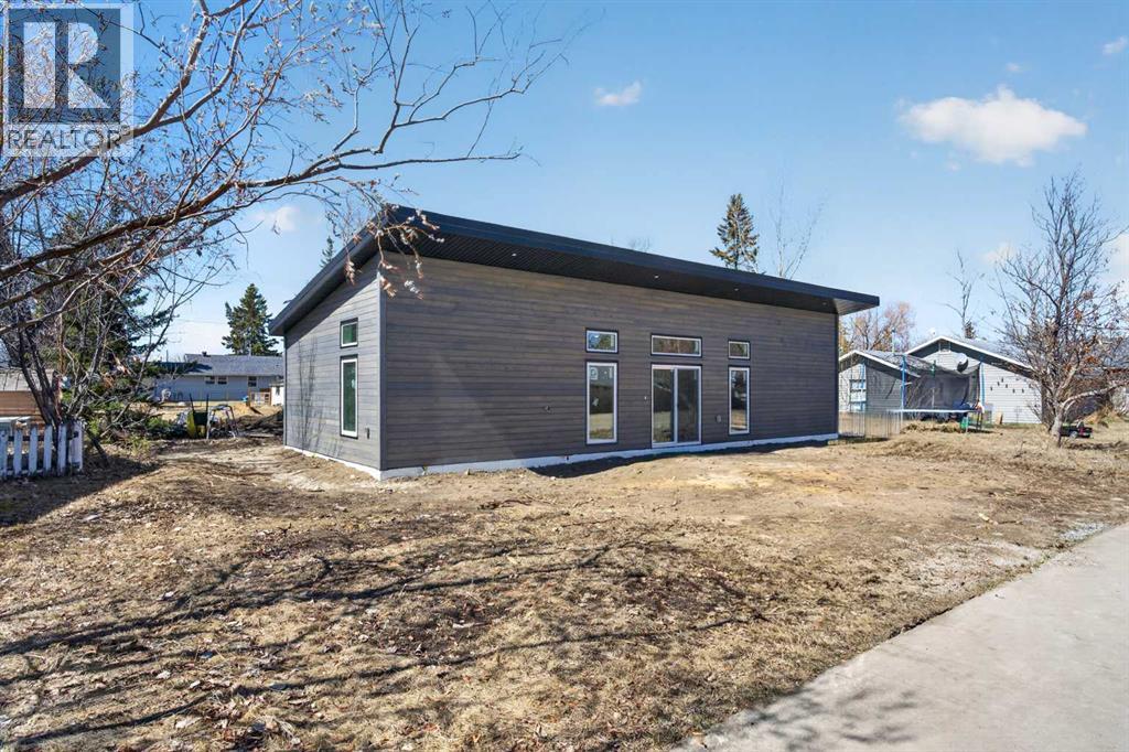 #14, 320 7 Avenue NE, Three Hills, Alberta  T0M 2N0 - Photo 3 - A2304476