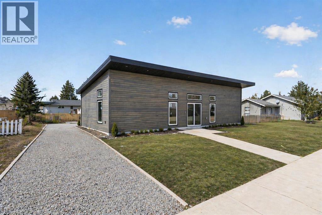 #14, 320 7 Avenue NE, Three Hills, Alberta