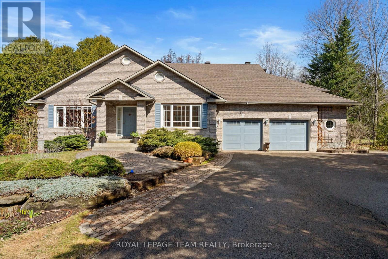 6461 Waddion Drive, Ottawa, Ontario  K4P 1E7 - Photo 2 - X13042862