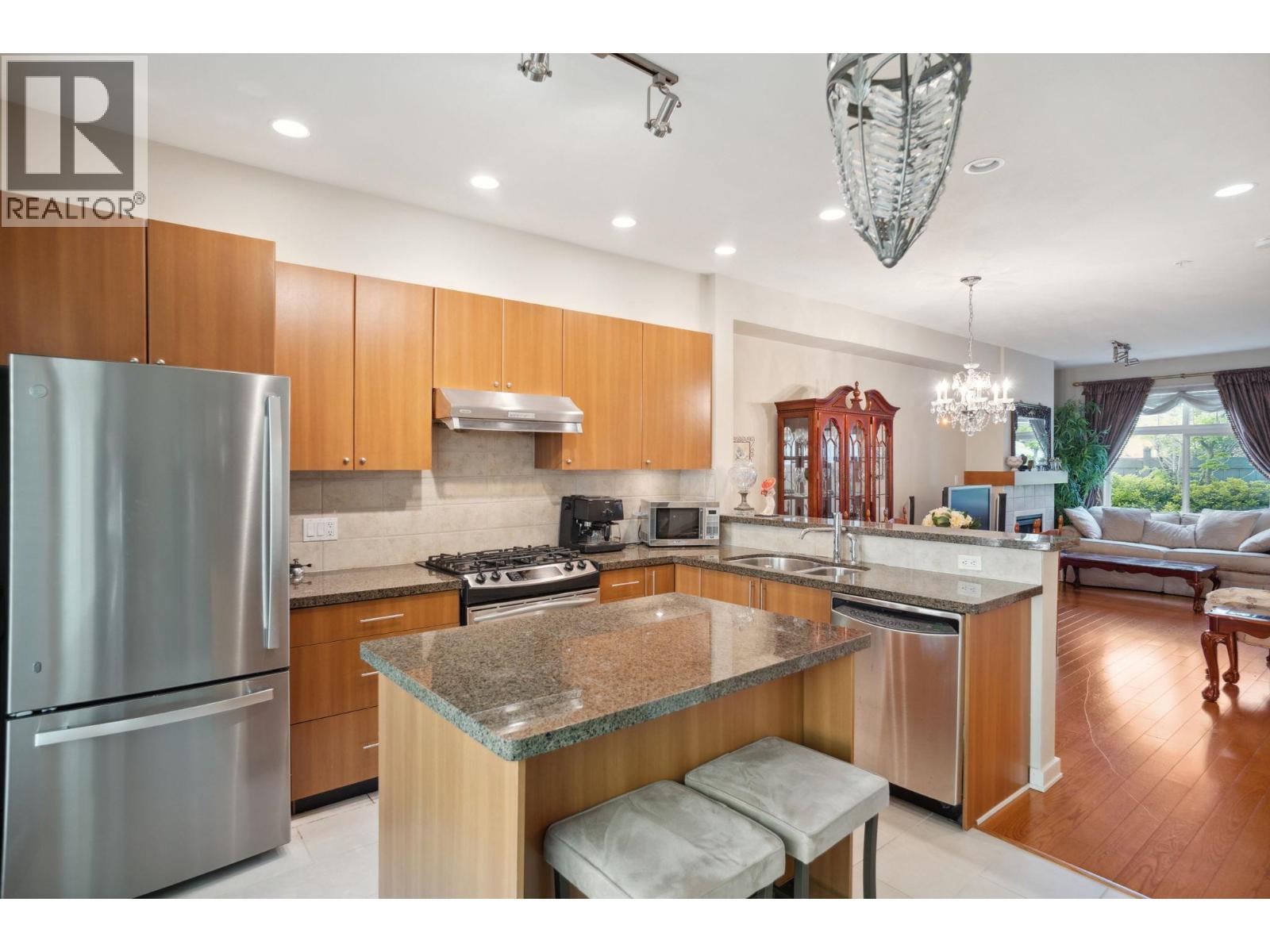 7411 Columbia Street, Vancouver, British Columbia  V5X 4X4 - Photo 11 - R3115638