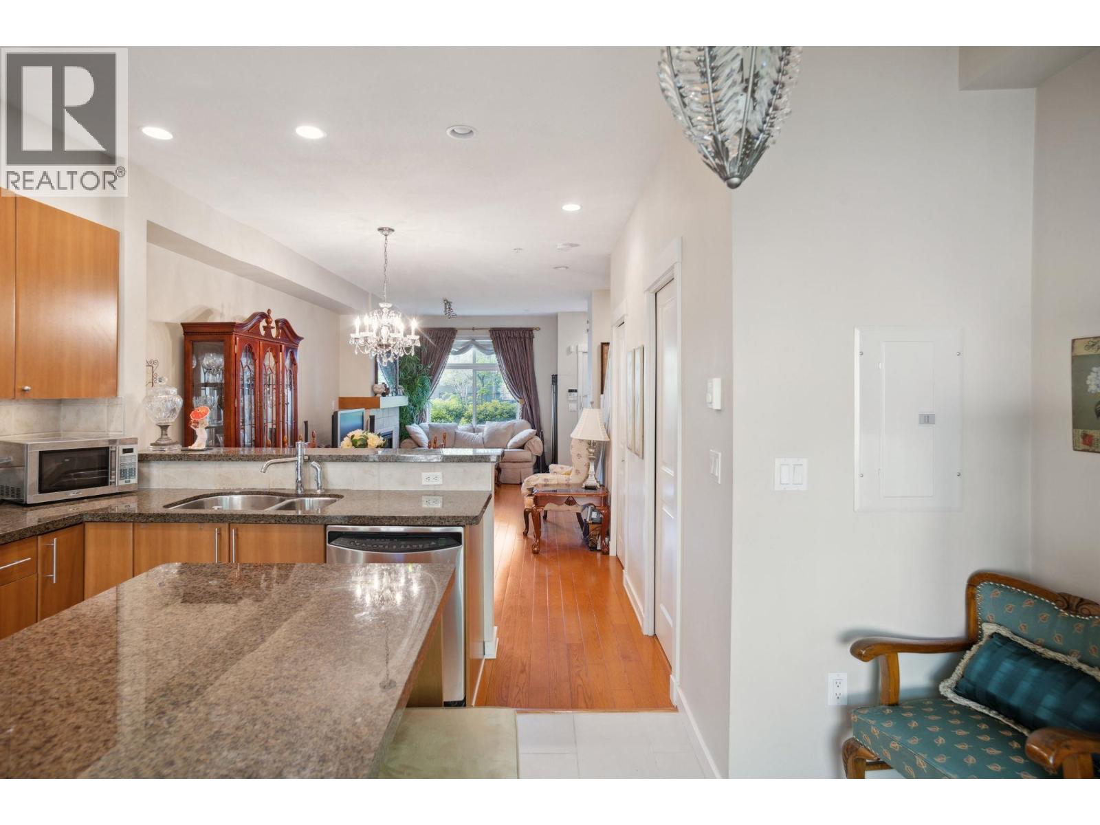 7411 Columbia Street, Vancouver, British Columbia  V5X 4X4 - Photo 12 - R3115638