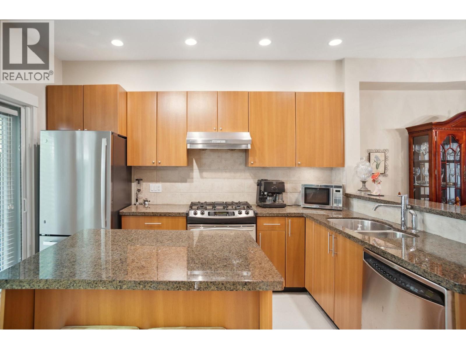 7411 Columbia Street, Vancouver, British Columbia  V5X 4X4 - Photo 15 - R3115638