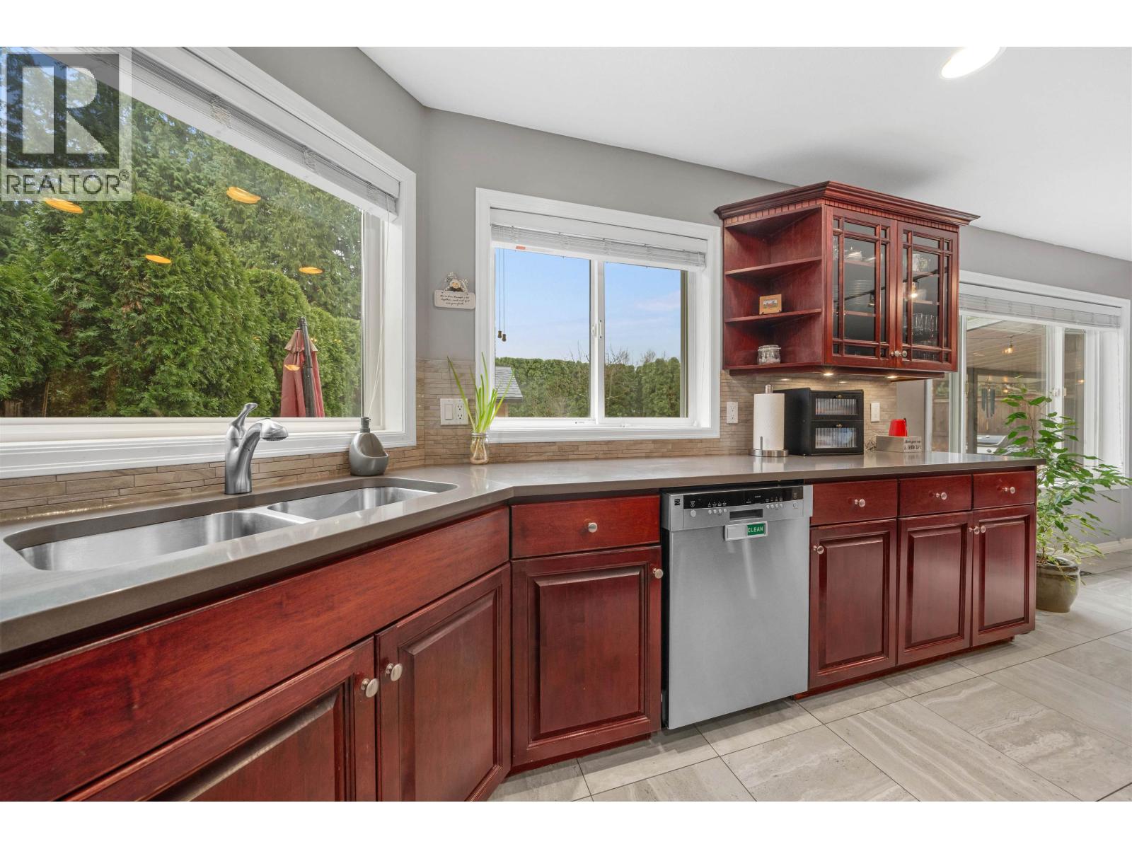 19386 123 Avenue, Pitt Meadows, British Columbia  V3Y 2K3 - Photo 12 - R3111112