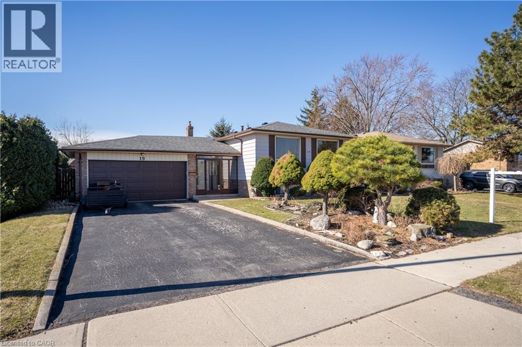19 Lynwood Drive, Hamilton, Ontario  L8E 3E7 - Photo 4 - 40824117