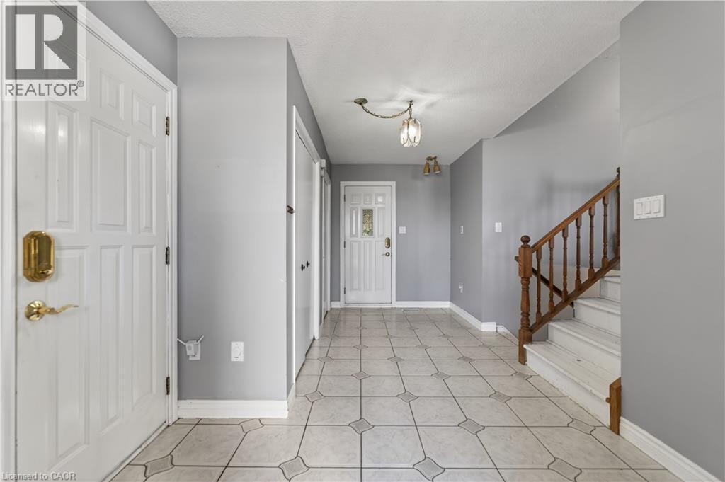 19 Lynwood Drive, Hamilton, Ontario  L8E 3E7 - Photo 6 - 40824117