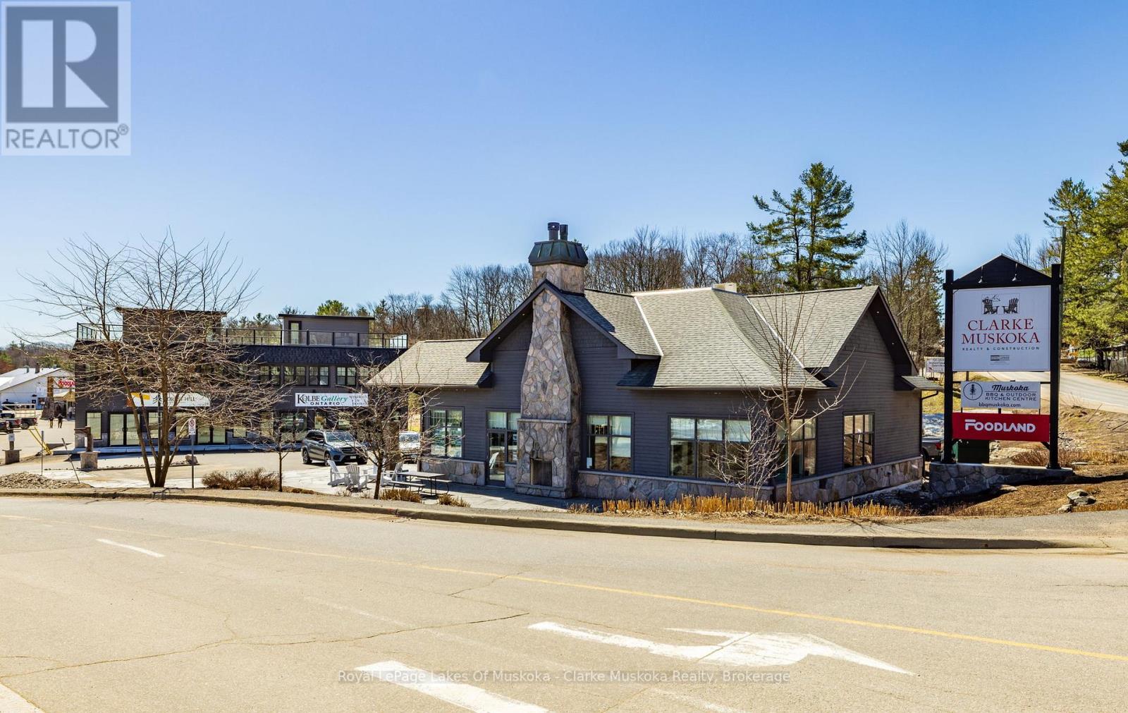 2 BRUCE WILSON DRIVE, Muskoka Lakes, Ontario