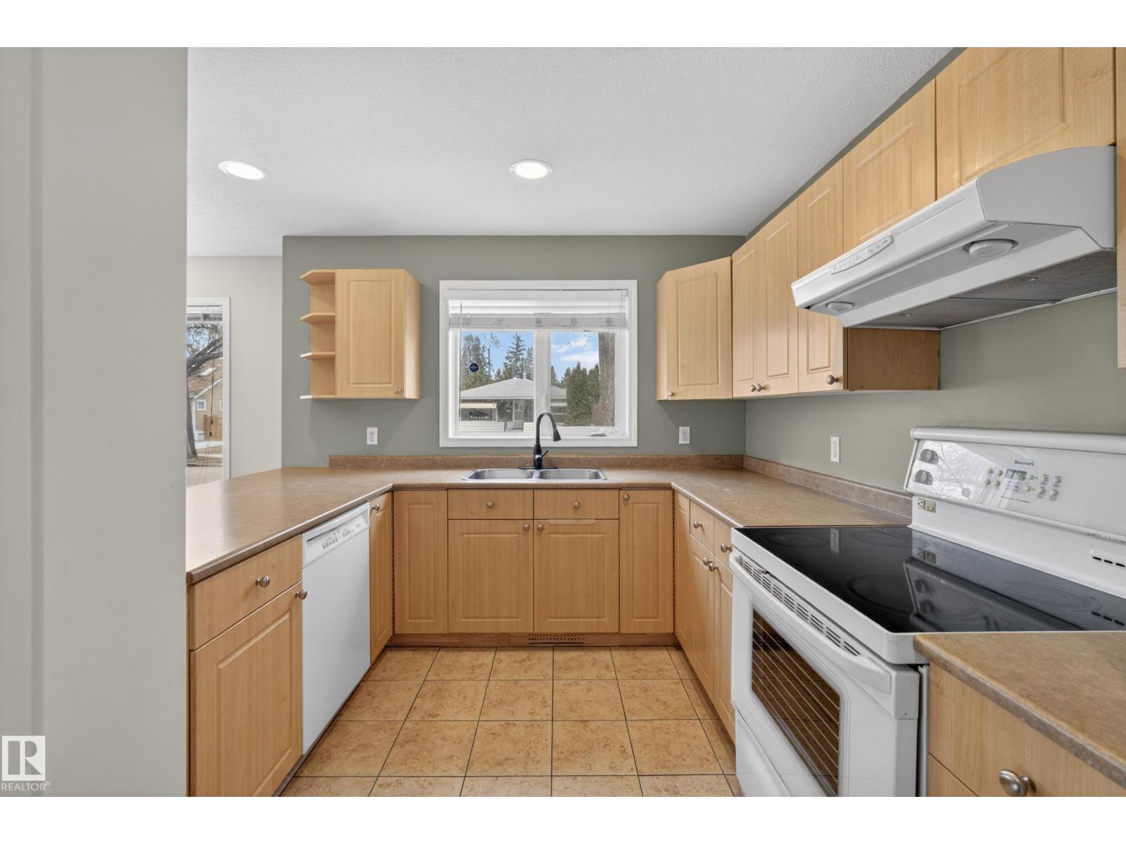 8721 88 Av Nw, Edmonton, Alberta  T6C 1J4 - Photo 13 - E4484132