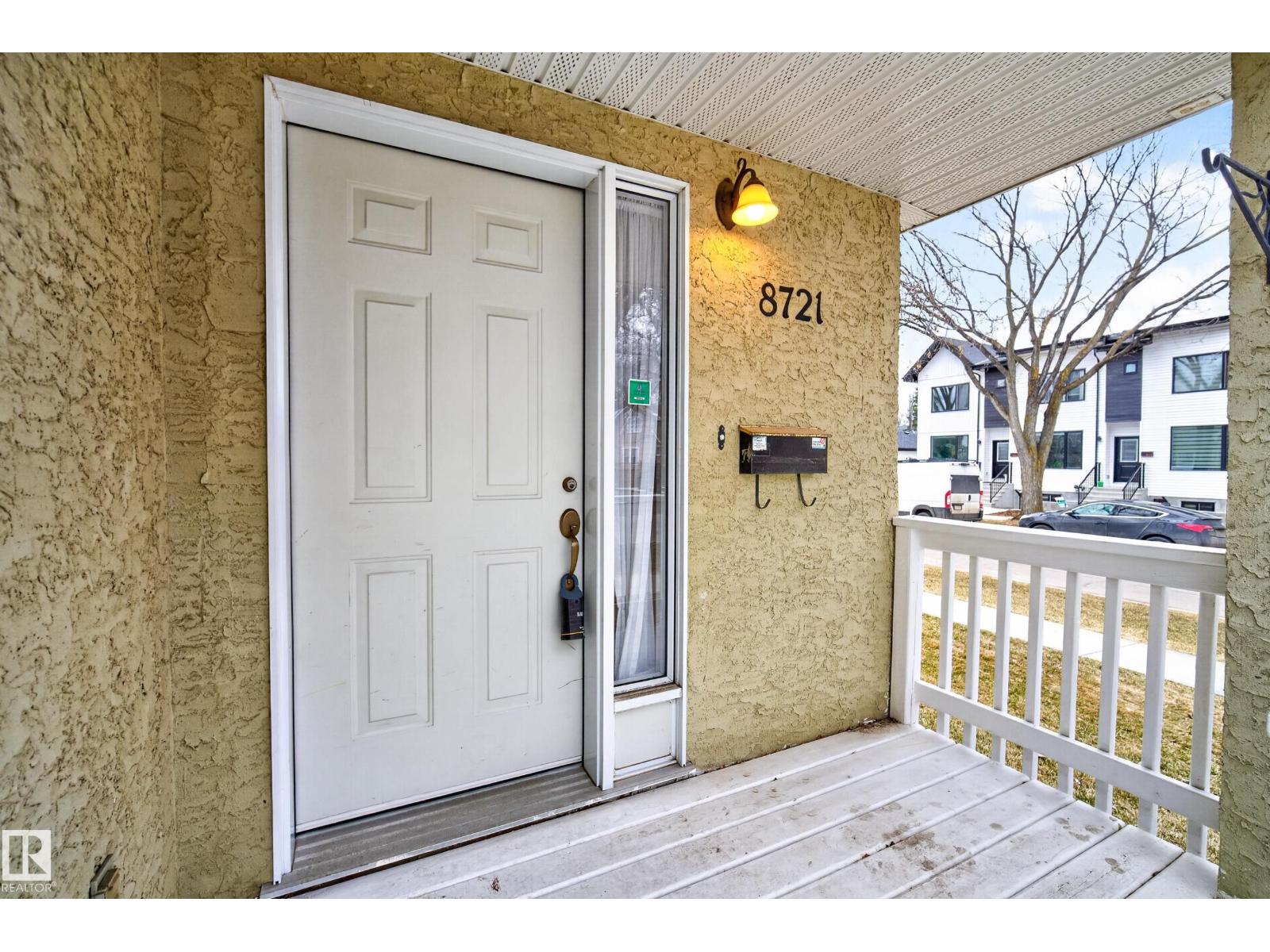 8721 88 Av Nw, Edmonton, Alberta  T6C 1J4 - Photo 3 - E4484132