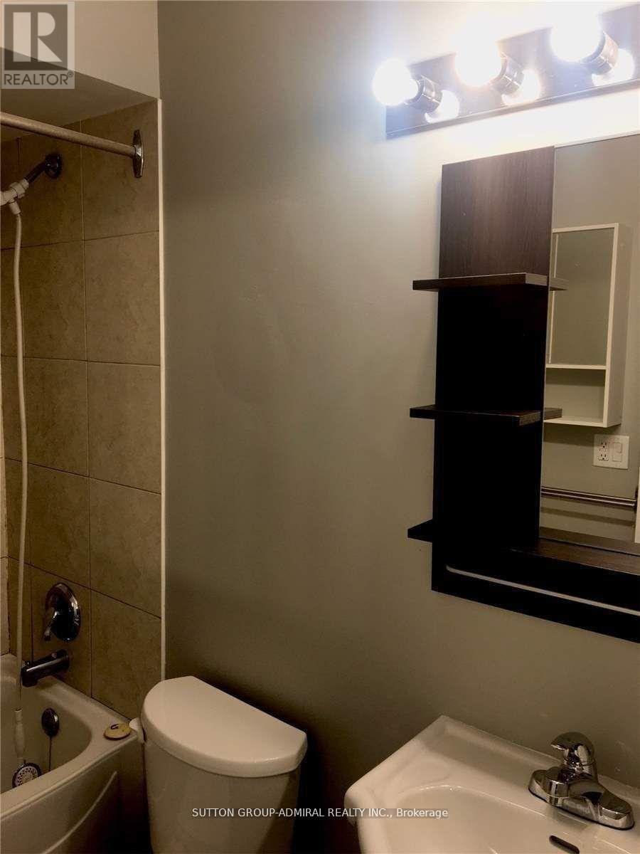 Main Fl - 4 Nootka Crescent, Toronto, Ontario  M2H 2X6 - Photo 18 - C13042838