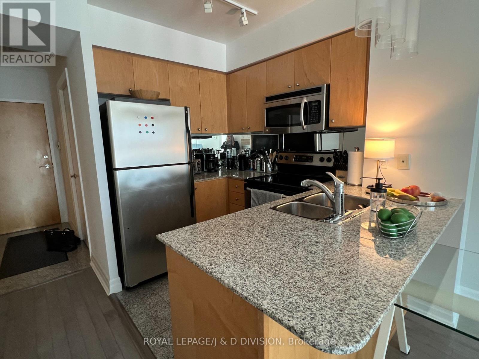 1204 - 8 Scollard Street, Toronto, Ontario  M5R 1M2 - Photo 3 - C13042870