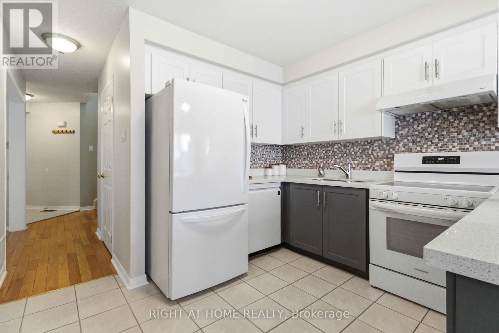 39 Davies Crescent, Whitby, Ontario  L1N 8X4 - Photo 11 - E13042800