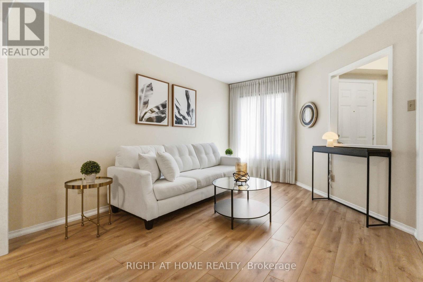 39 Davies Crescent, Whitby, Ontario  L1N 8X4 - Photo 4 - E13042800