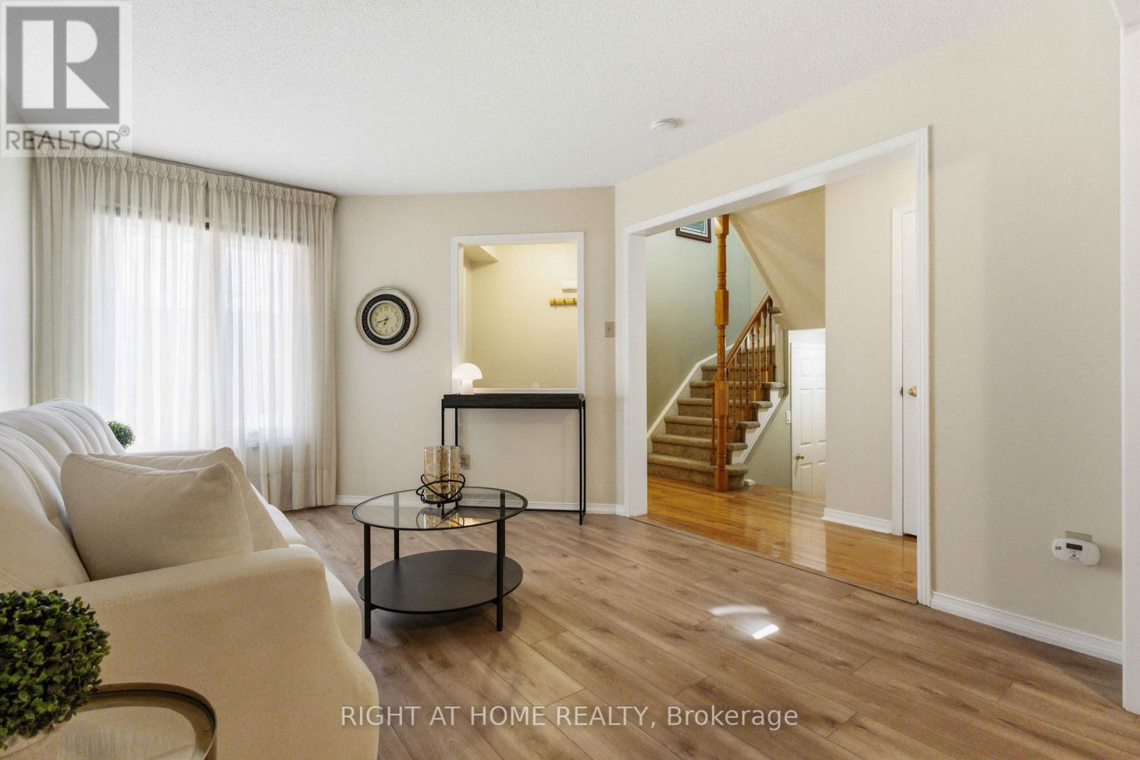 39 Davies Crescent, Whitby, Ontario  L1N 8X4 - Photo 6 - E13042800