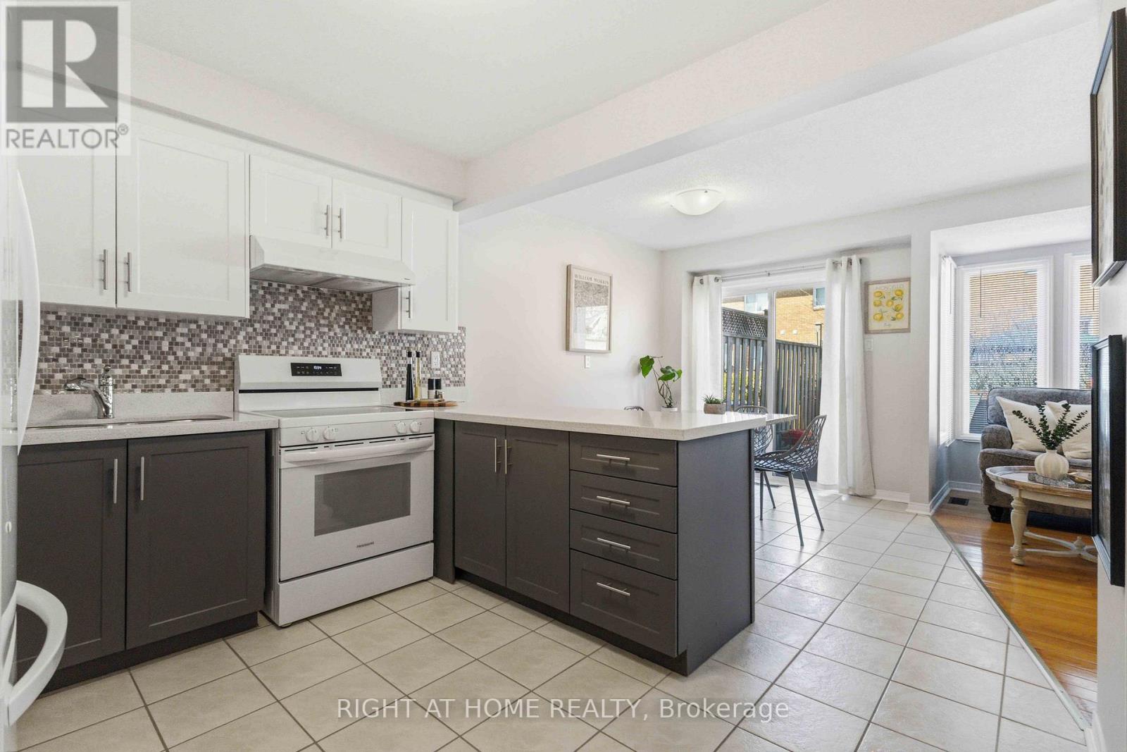 39 Davies Crescent, Whitby, Ontario  L1N 8X4 - Photo 9 - E13042800