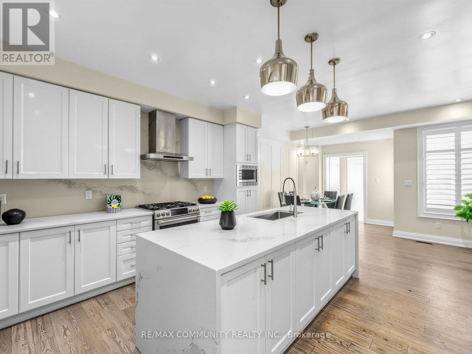 9 Clutterbuck Lane, Ajax, Ontario  L1T 0N6 - Photo 11 - E13042874