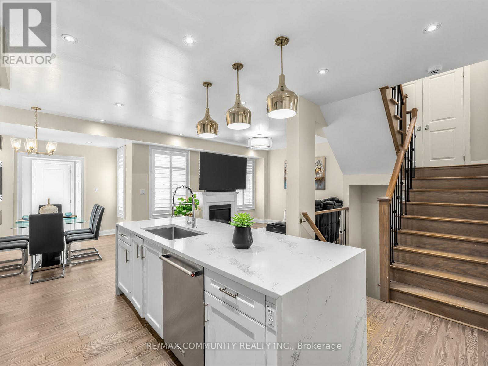 9 Clutterbuck Lane, Ajax, Ontario  L1T 0N6 - Photo 13 - E13042874