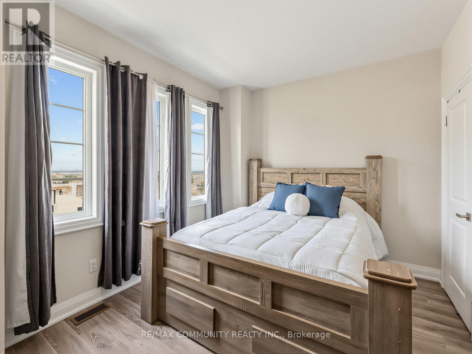 9 Clutterbuck Lane, Ajax, Ontario  L1T 0N6 - Photo 17 - E13042874