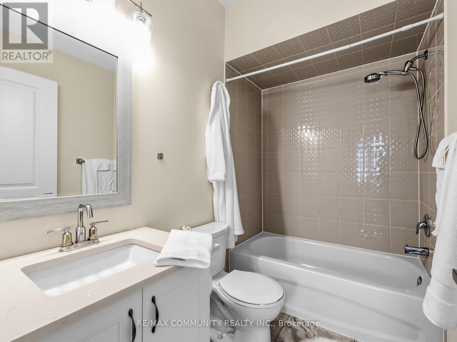 9 Clutterbuck Lane, Ajax, Ontario  L1T 0N6 - Photo 19 - E13042874