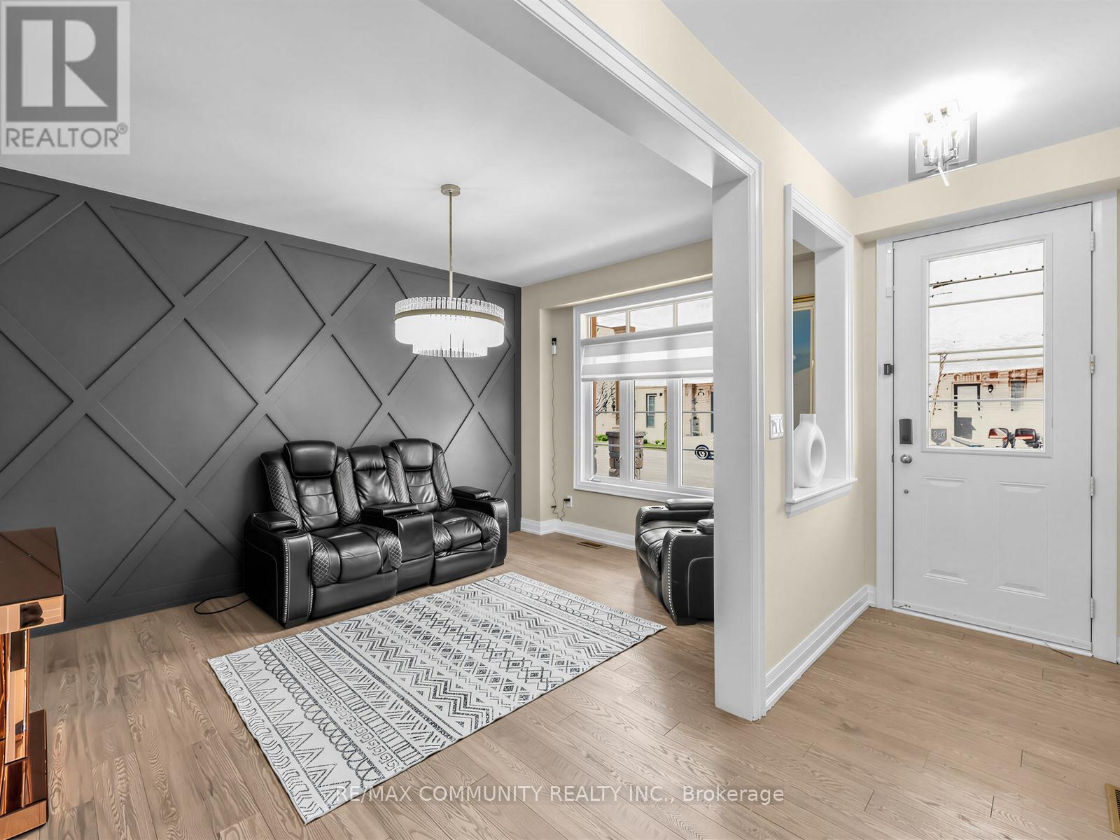 9 Clutterbuck Lane, Ajax, Ontario  L1T 0N6 - Photo 3 - E13042874