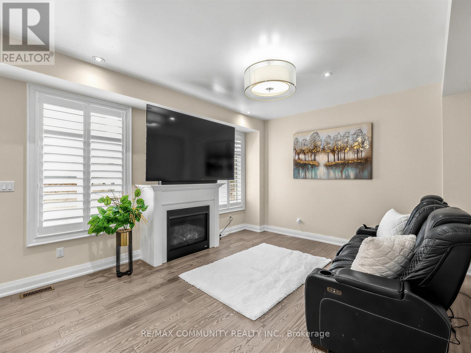 9 Clutterbuck Lane, Ajax, Ontario  L1T 0N6 - Photo 7 - E13042874