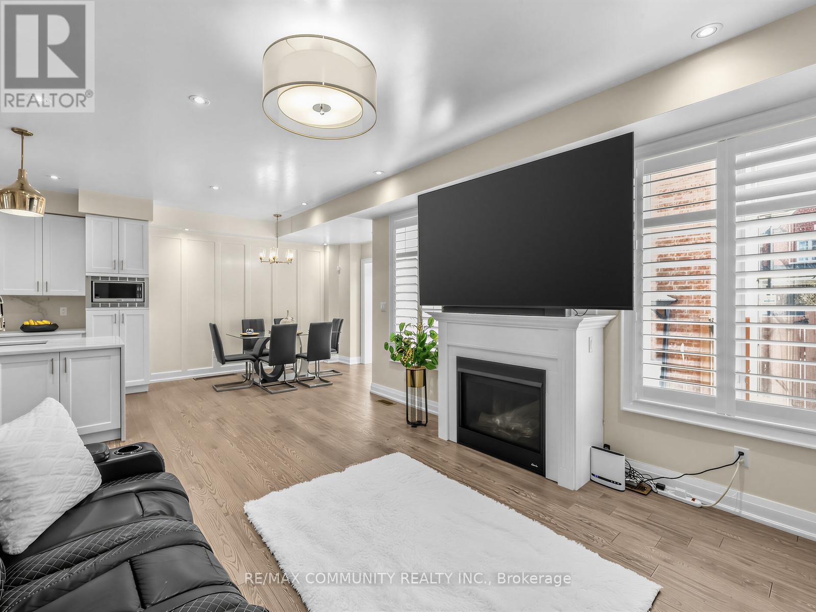 9 Clutterbuck Lane, Ajax, Ontario  L1T 0N6 - Photo 9 - E13042874