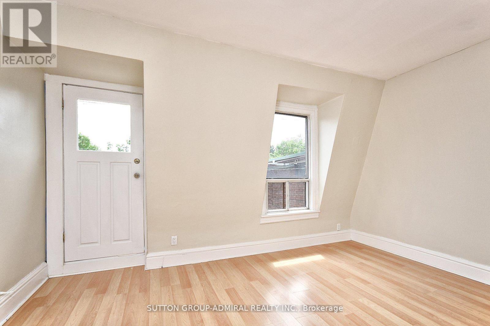 UPPER#2 - 1932 QUEEN STREET E, Toronto, Ontario