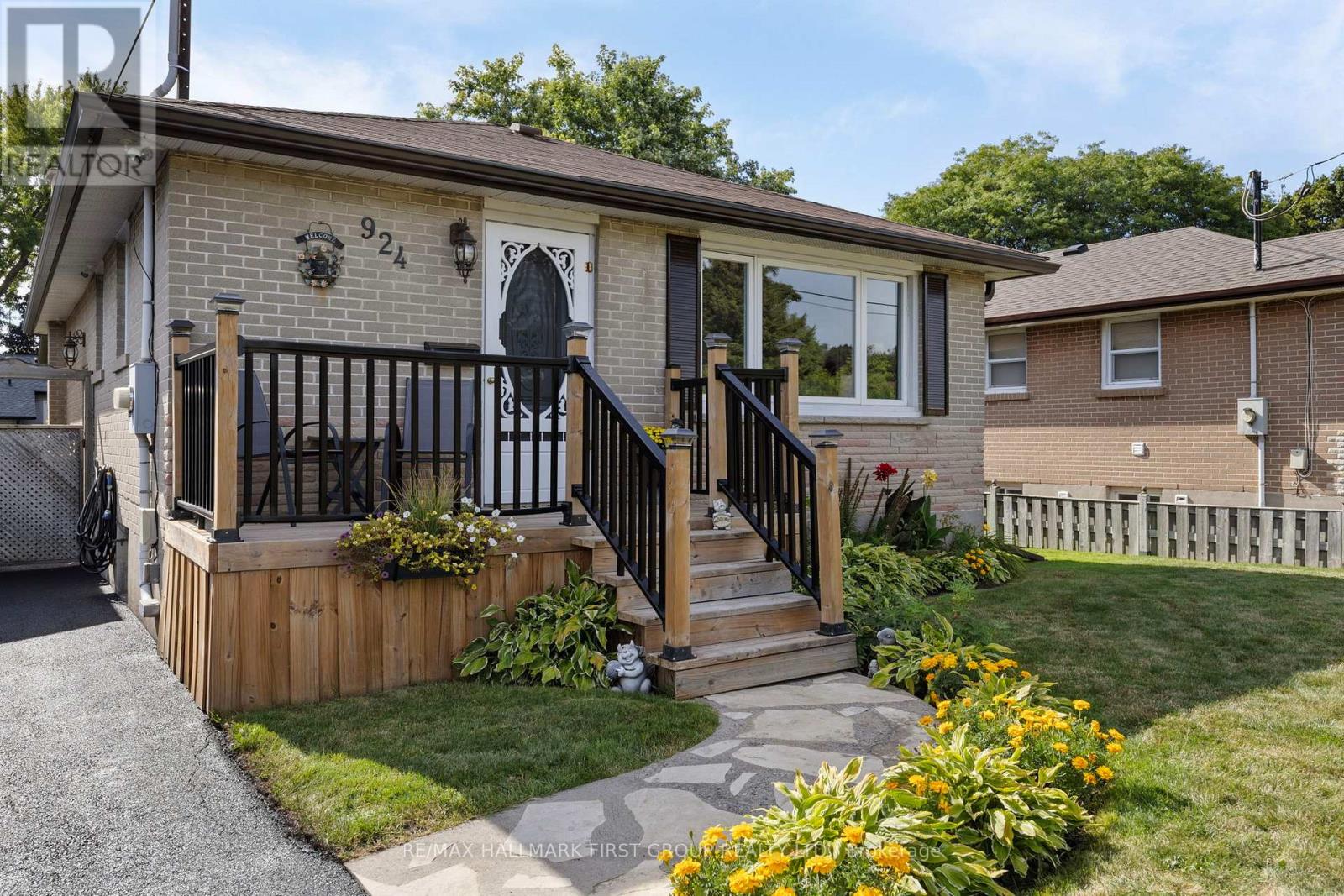 924 Mccullough Drive, Whitby, Ontario  L1N 1C6 - Photo 3 - E12853050