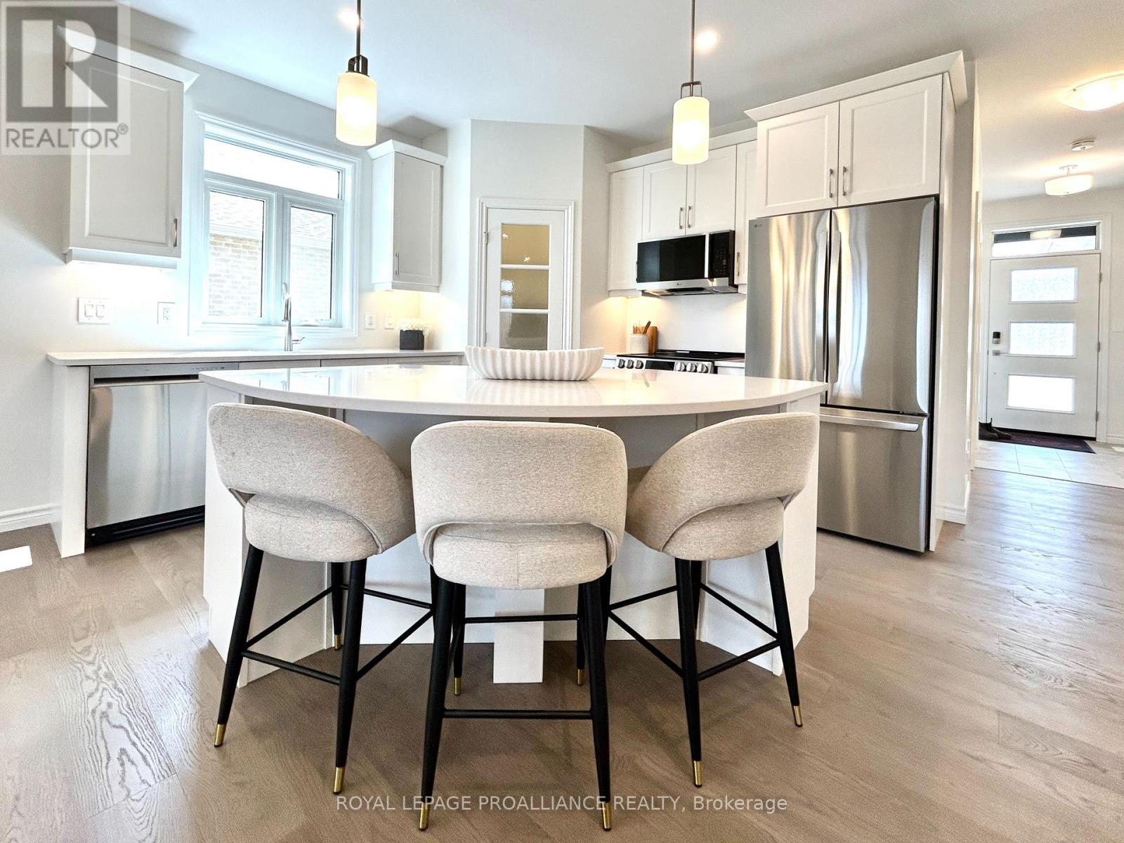 134 Stonecrest Boulevard, Quinte West, Ontario  K8R 0B4 - Photo 5 - X12782970