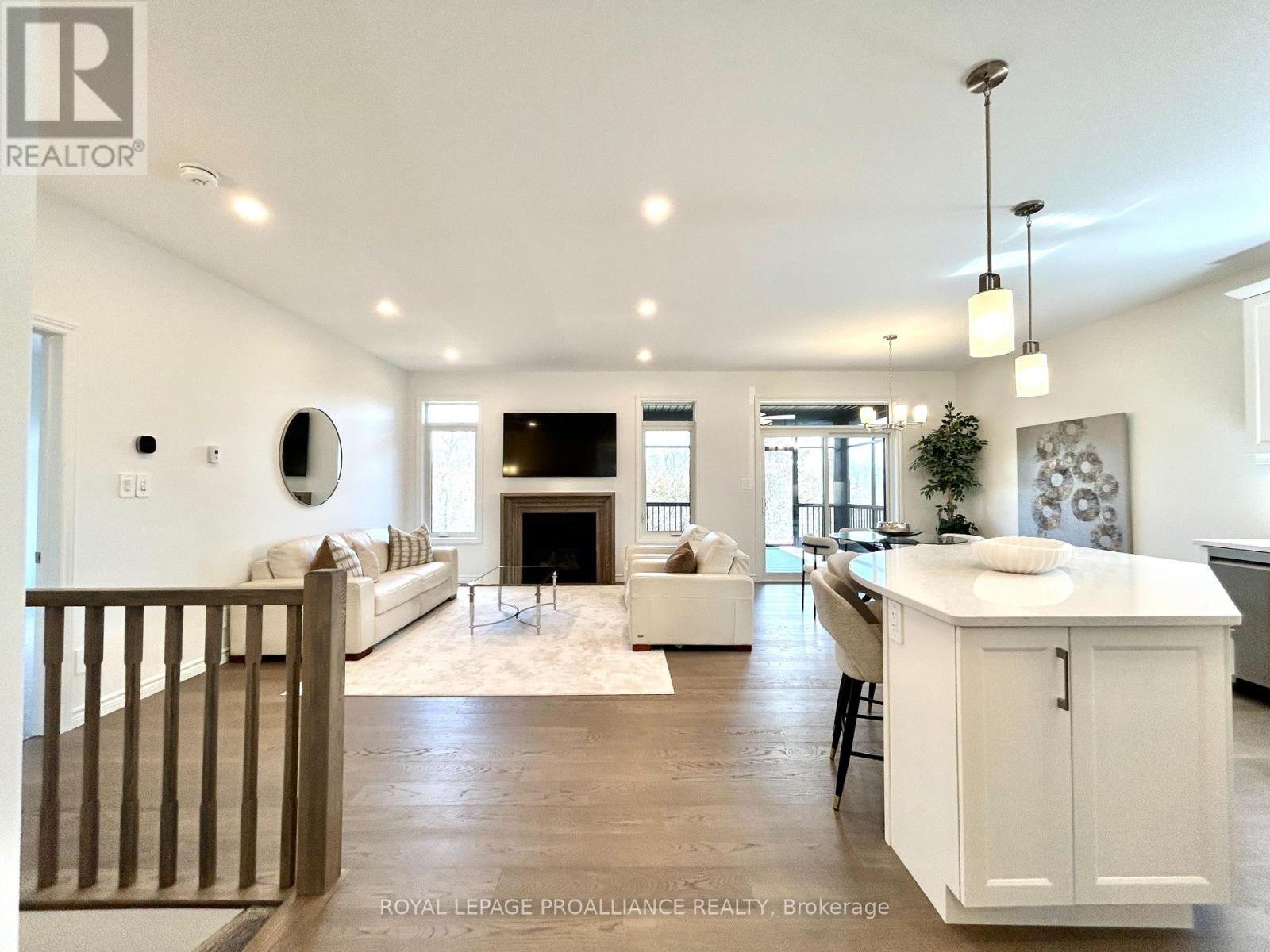 134 Stonecrest Boulevard, Quinte West, Ontario  K8R 0B4 - Photo 2 - X12782970