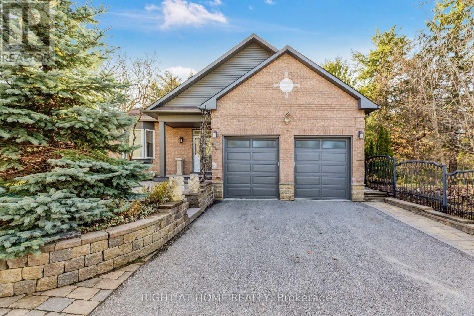 600 HENDERSON DRIVE, Aurora, Ontario