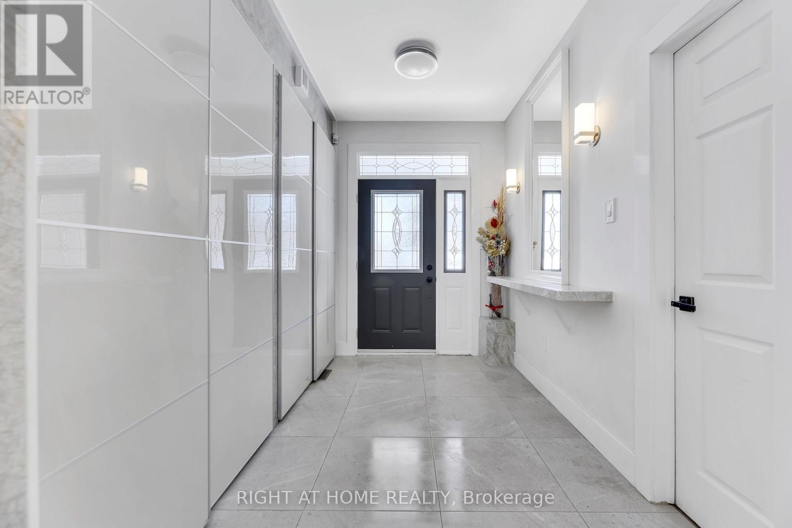 600 Henderson Drive, Aurora, Ontario  L4G 5R1 - Photo 3 - N13042900