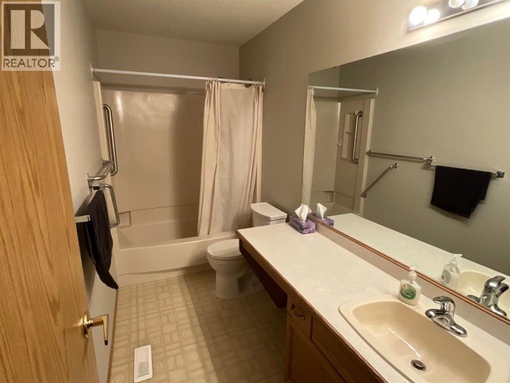 35 Ellis Street, Red Deer, Alberta  T4R 2C8 - Photo 8 - A2303899