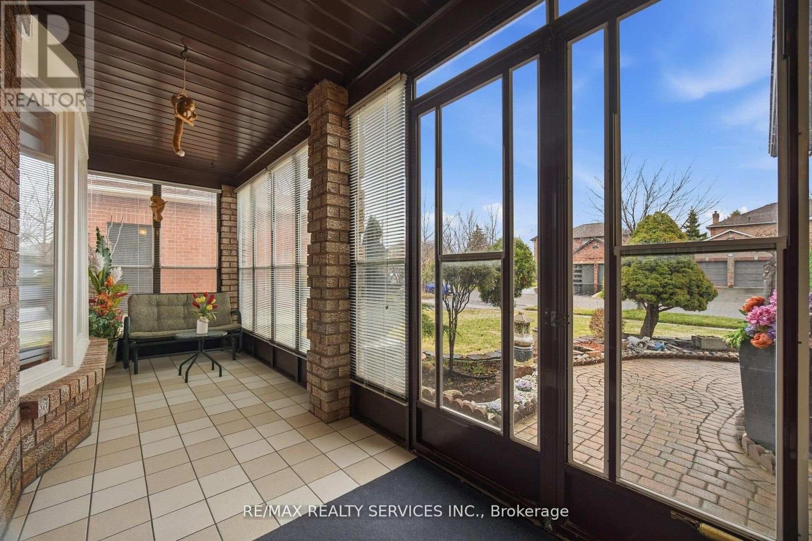 62 Fernbrook Crescent, Brampton, Ontario  L6Z 3N7 - Photo 4 - W13042840