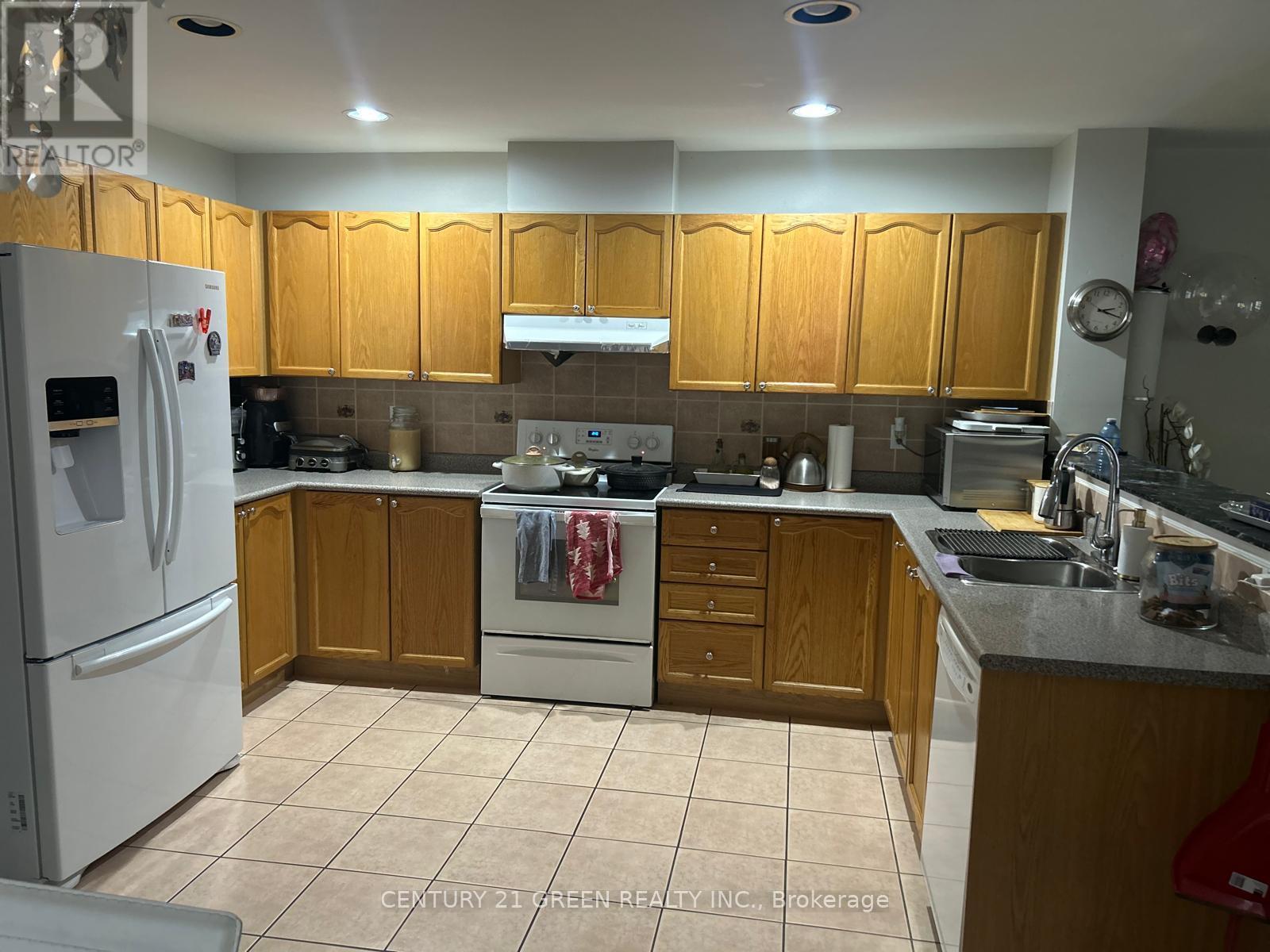 6 Oliti Court, Toronto, Ontario  M9L 3A3 - Photo 12 - W13042848