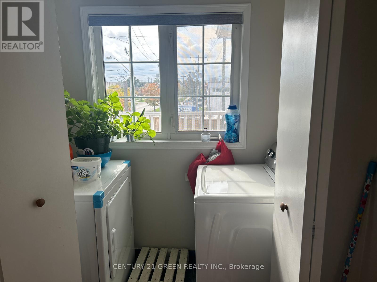 6 Oliti Court, Toronto, Ontario  M9L 3A3 - Photo 5 - W13042848