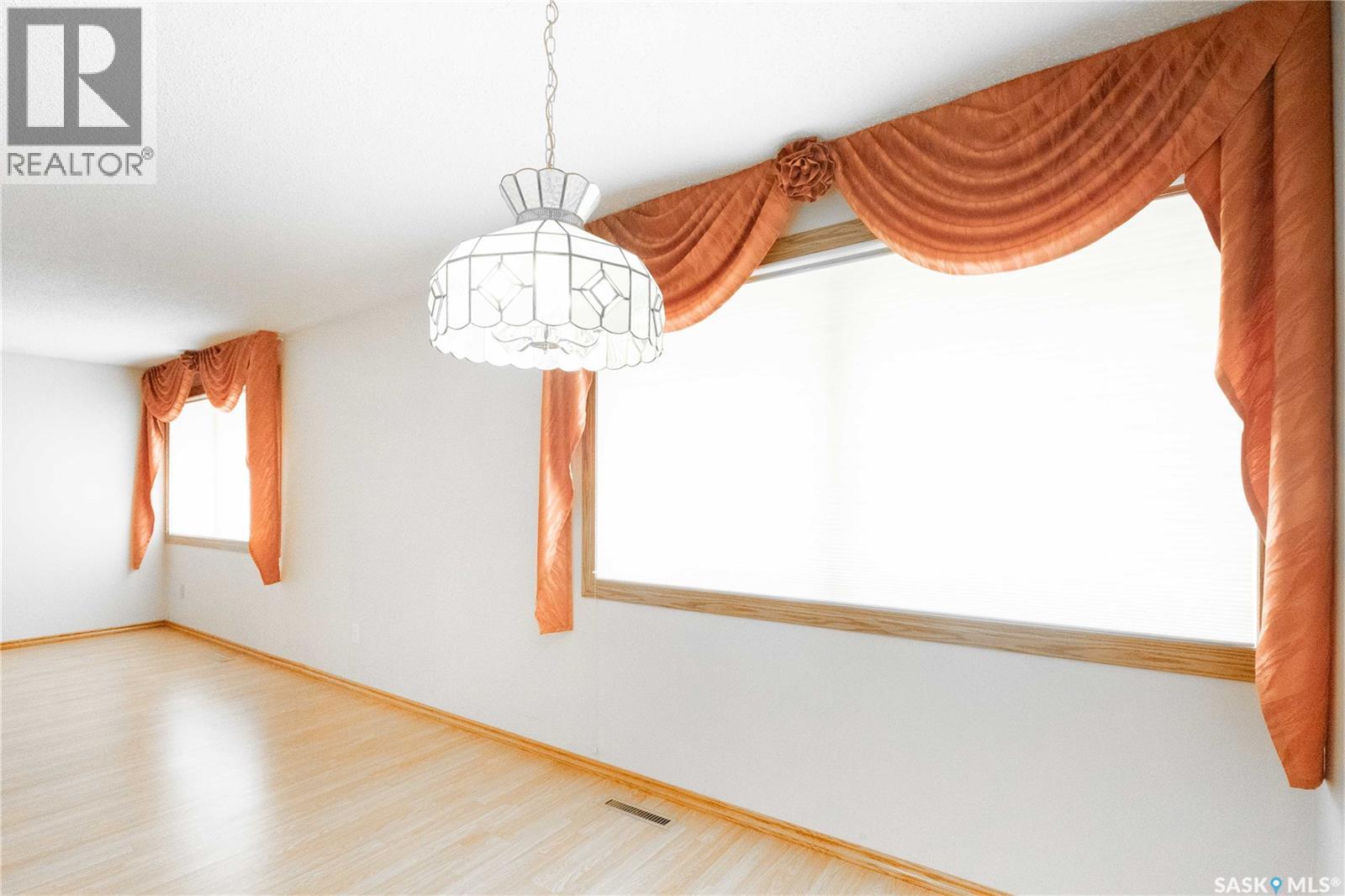 4515 Castle Road, Regina, Saskatchewan  S4S 4W6 - Photo 7 - SK033890