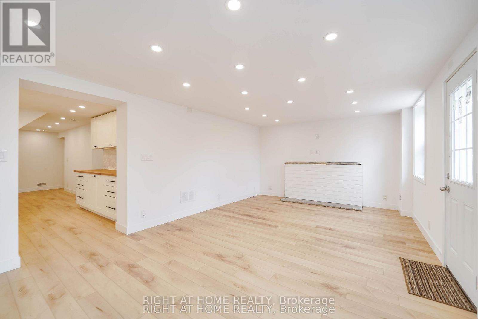 1083 Pharmacy Avenue, Toronto, Ontario  M1R 2H2 - Photo 31 - E13039328