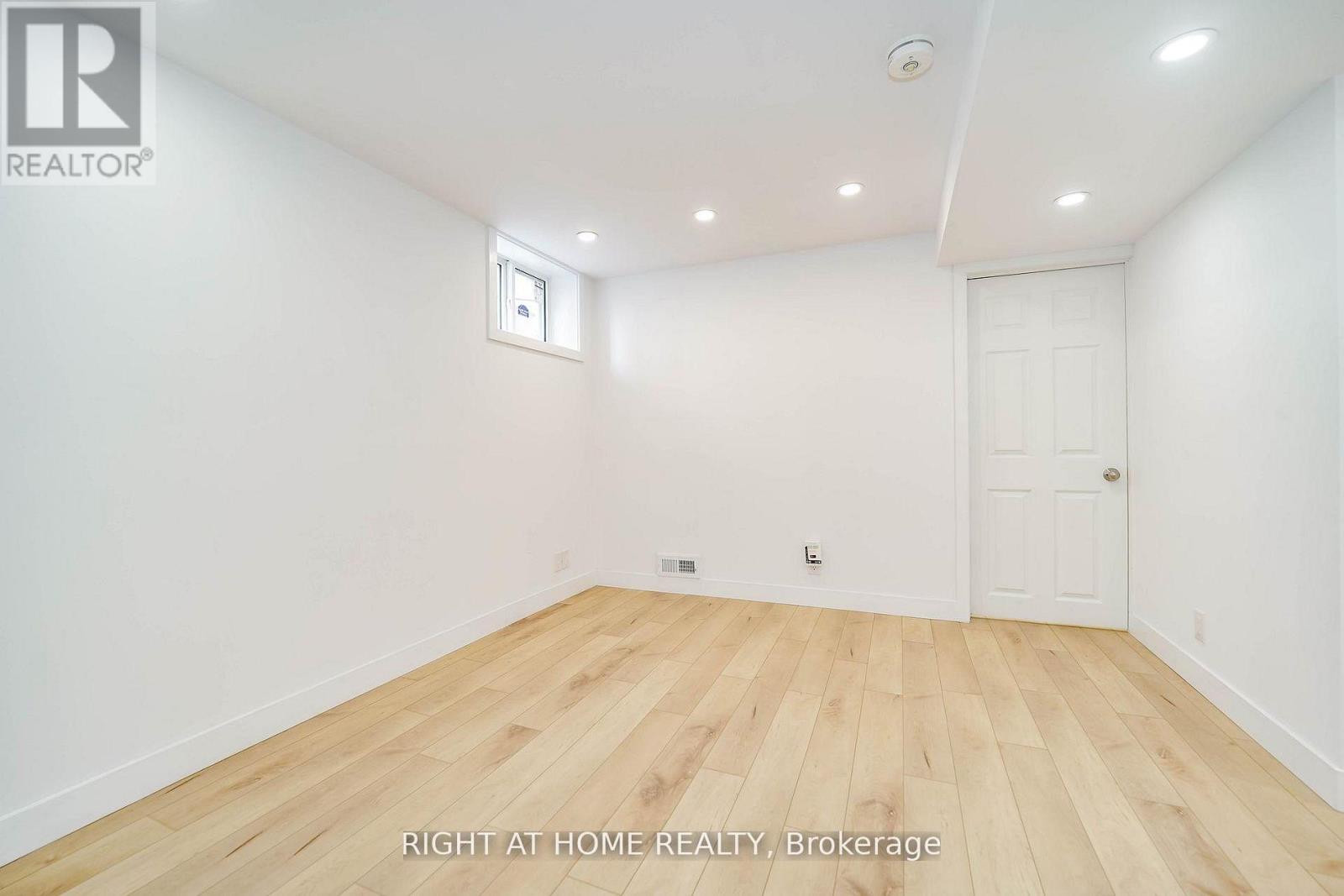 1083 Pharmacy Avenue, Toronto, Ontario  M1R 2H2 - Photo 35 - E13039328