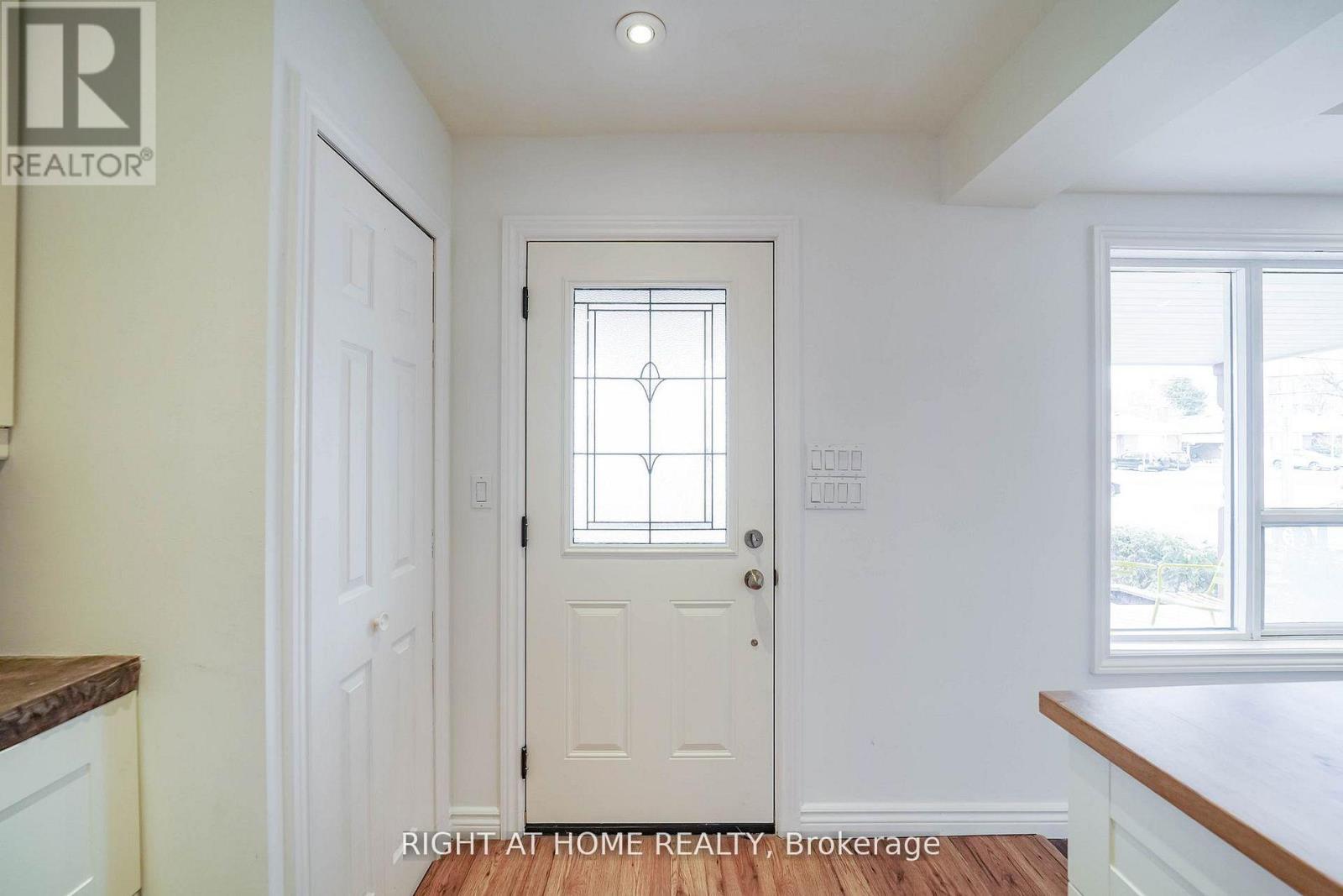 1083 Pharmacy Avenue, Toronto, Ontario  M1R 2H2 - Photo 6 - E13039328