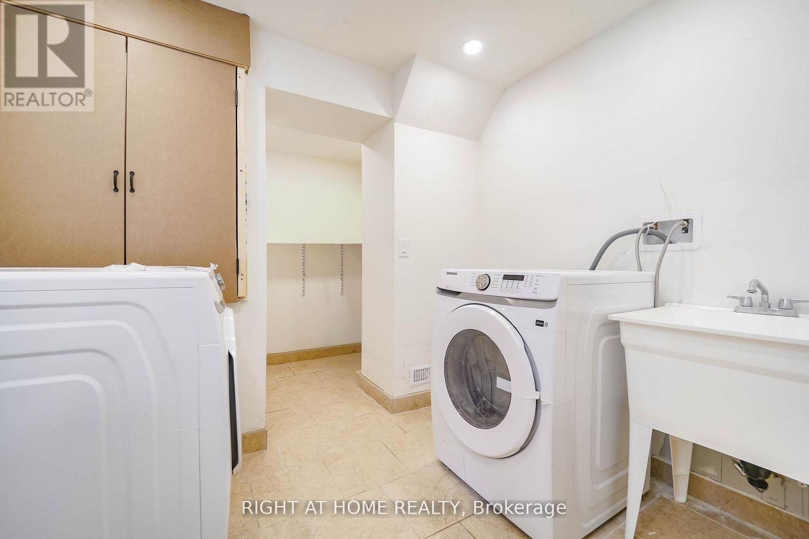 1083 Pharmacy Avenue, Toronto, Ontario  M1R 2H2 - Photo 39 - E13039328