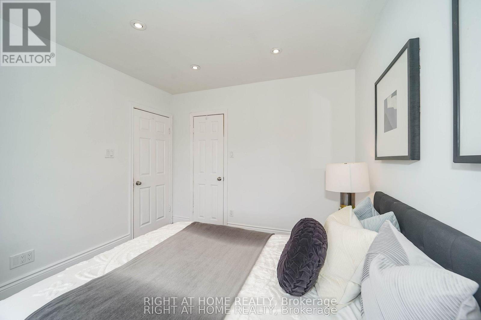 1083 Pharmacy Avenue, Toronto, Ontario  M1R 2H2 - Photo 20 - E13039328