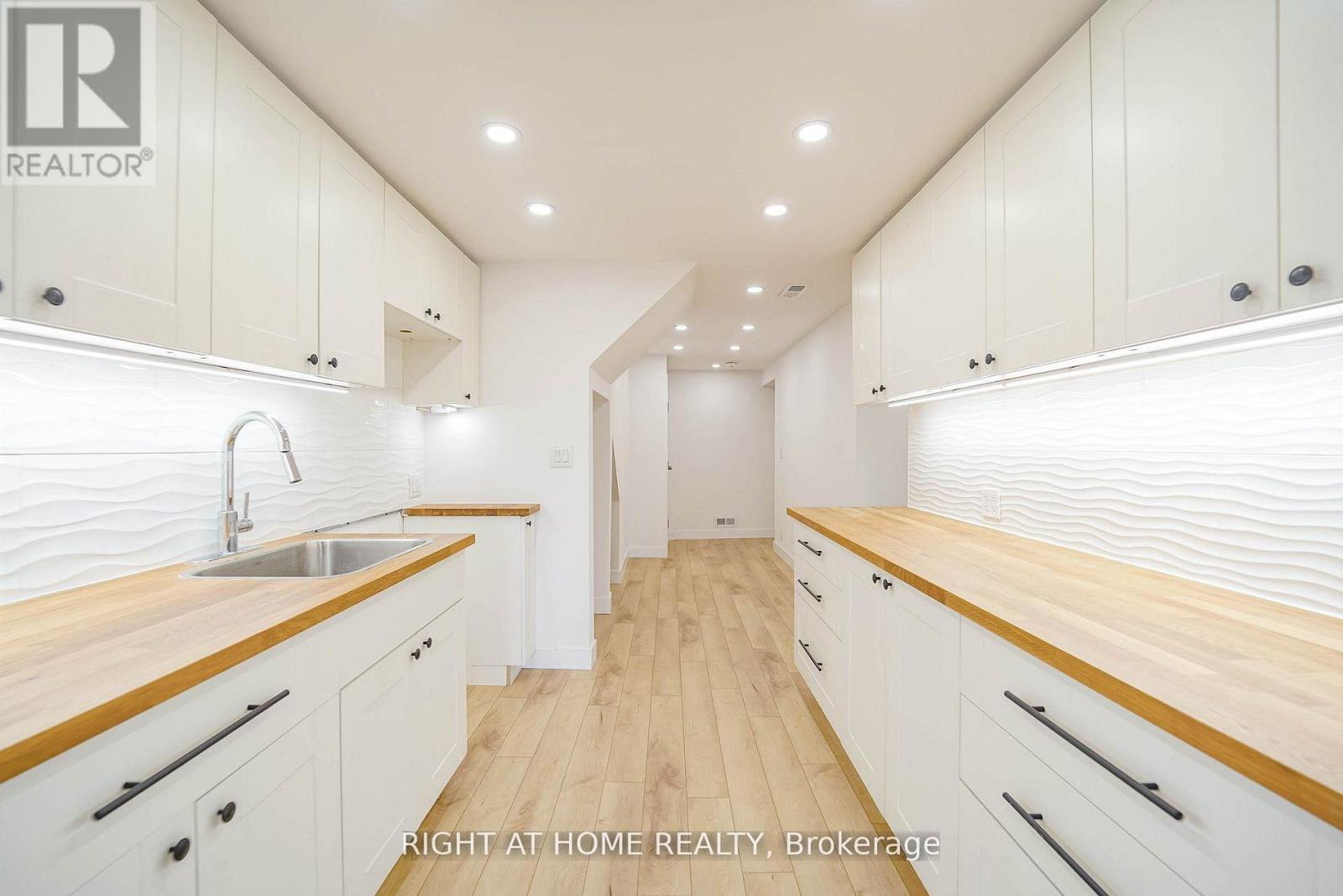 1083 Pharmacy Avenue, Toronto, Ontario  M1R 2H2 - Photo 28 - E13039328