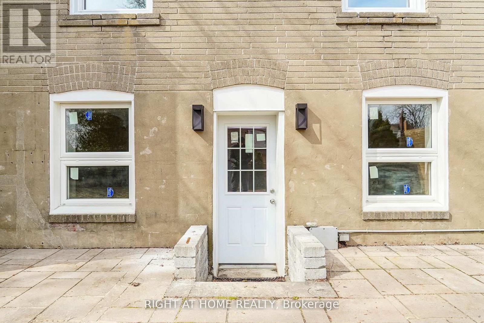 1083 Pharmacy Avenue, Toronto, Ontario  M1R 2H2 - Photo 4 - E13039328