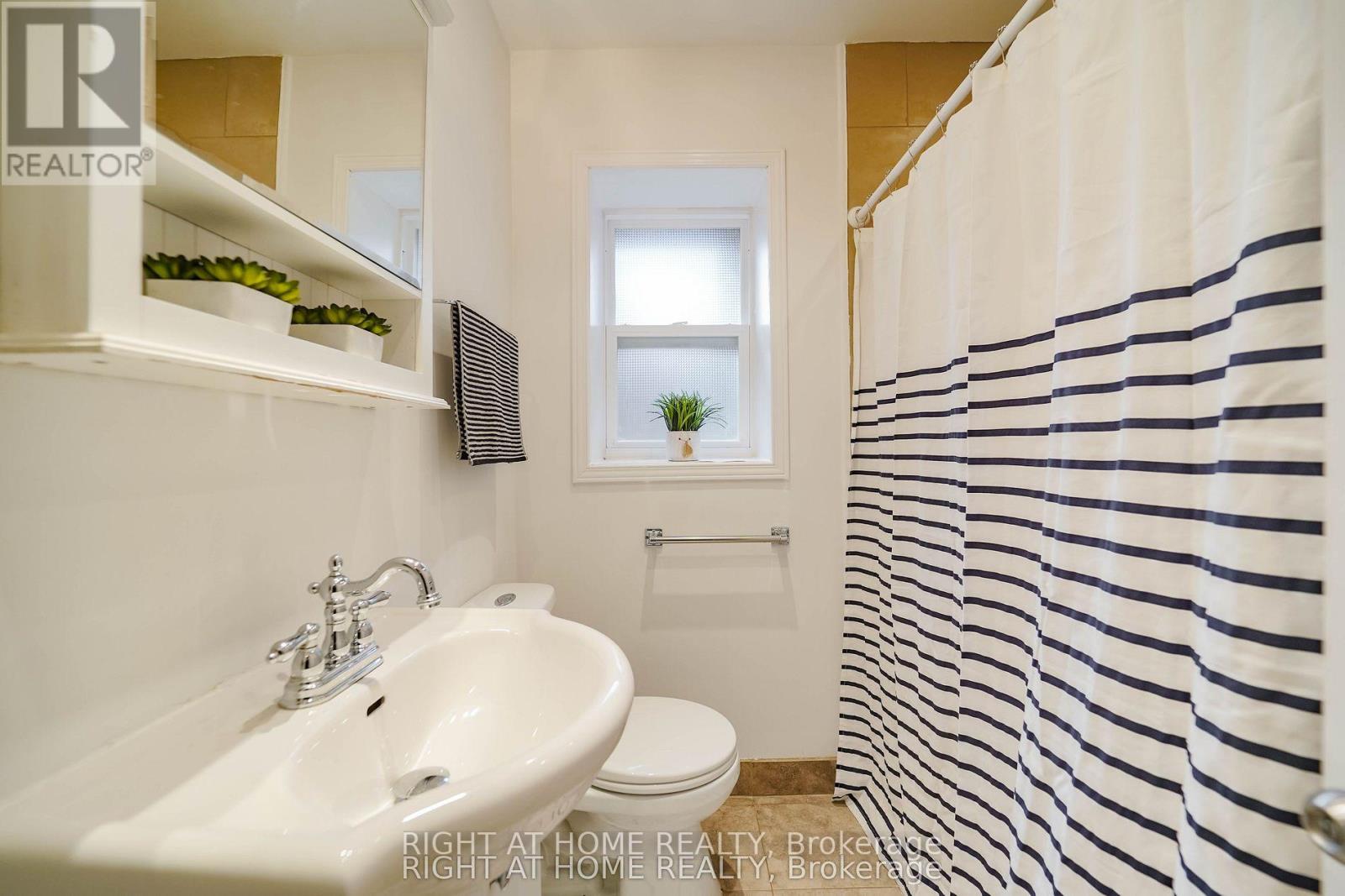 1083 Pharmacy Avenue, Toronto, Ontario  M1R 2H2 - Photo 21 - E13039328