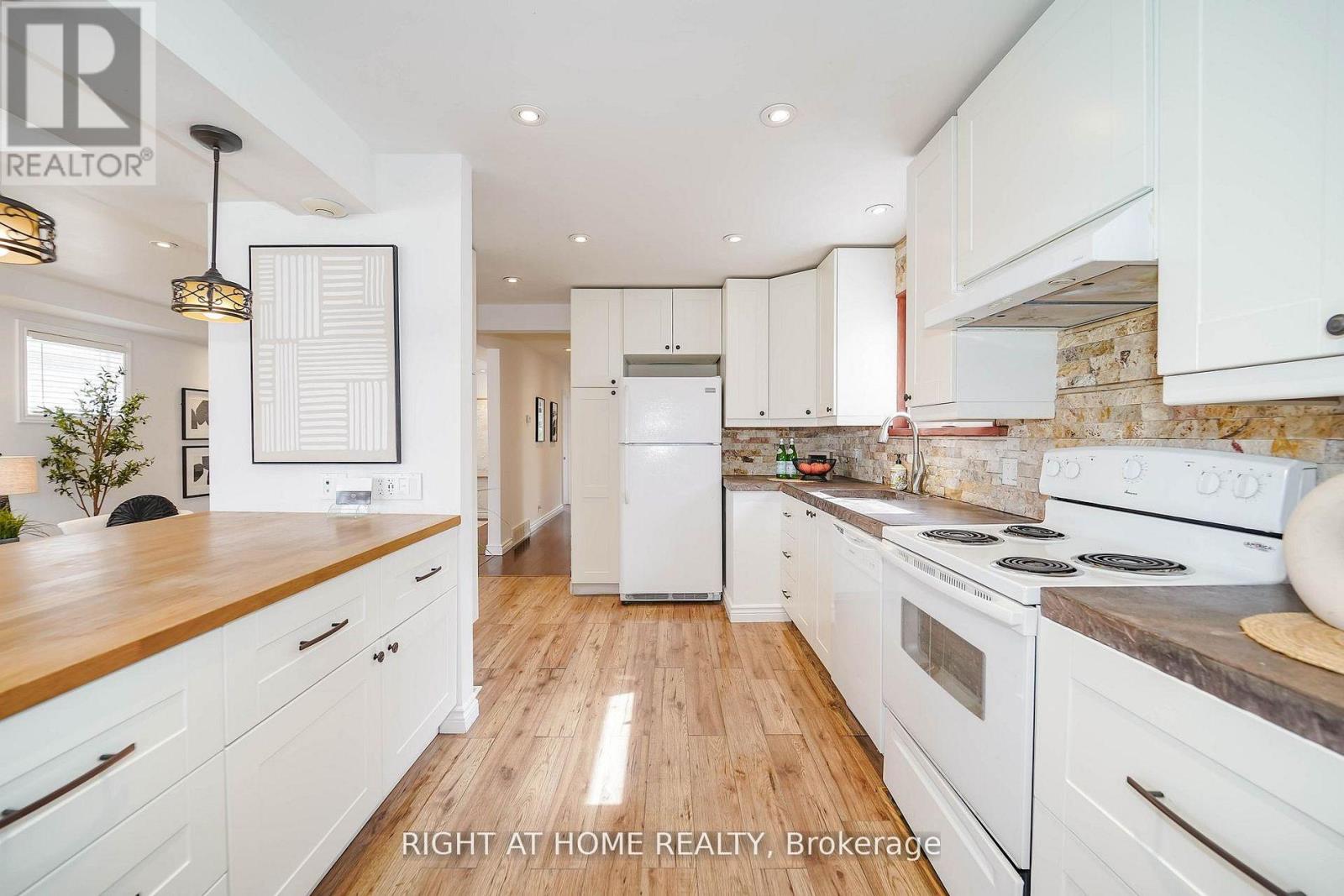 1083 Pharmacy Avenue, Toronto, Ontario  M1R 2H2 - Photo 22 - E13039328